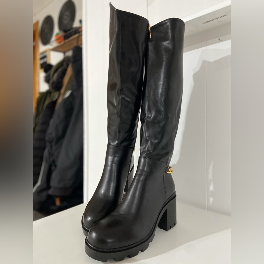 BLK WINTER BOOTS👢❄️